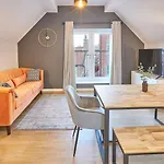 Holiday home Curlew House, With Parking And Abbey Views!