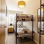 Holiday home Curlew House, With Parking And Abbey Views!