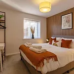 Curlew House, With Parking And Abbey Views! Whitby
