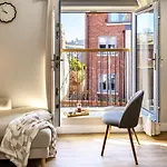 Curlew House, With Parking And Abbey Views! Whitby