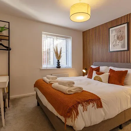 Curlew House, With Parking And Abbey Views! Whitby