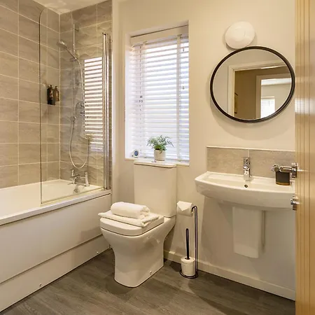 Curlew House, With Parking And Abbey Views! Whitby
