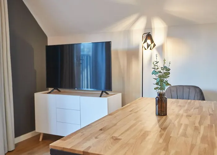 Curlew House, With Parking And Abbey Views!