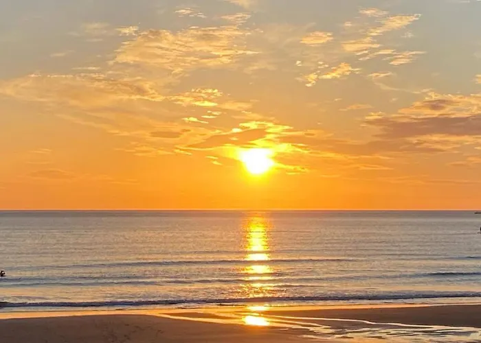 Curlew House, With Parking And Abbey Views!