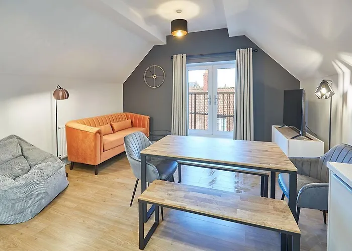 Curlew House, With Parking And Abbey Views! Whitby