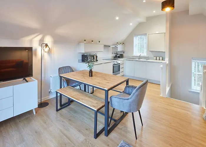 Curlew House, With Parking And Abbey Views!