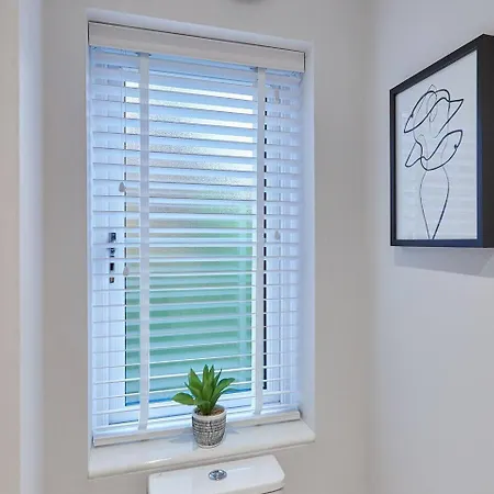 Semesterbostad Curlew House, With Parking And Abbey Views! *