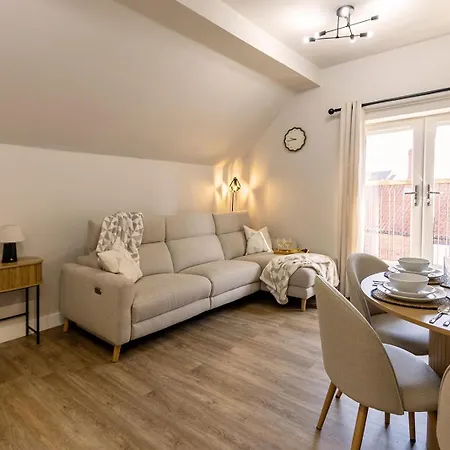 Curlew House, With Parking And Abbey Views! *